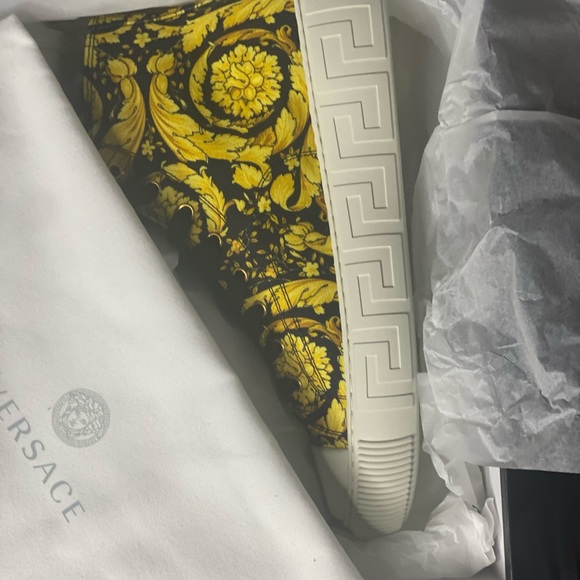 👑🌟🔥STUNNING VERCSACE SNEAKERS 🔥🌟👑 - Picture 9 of 12